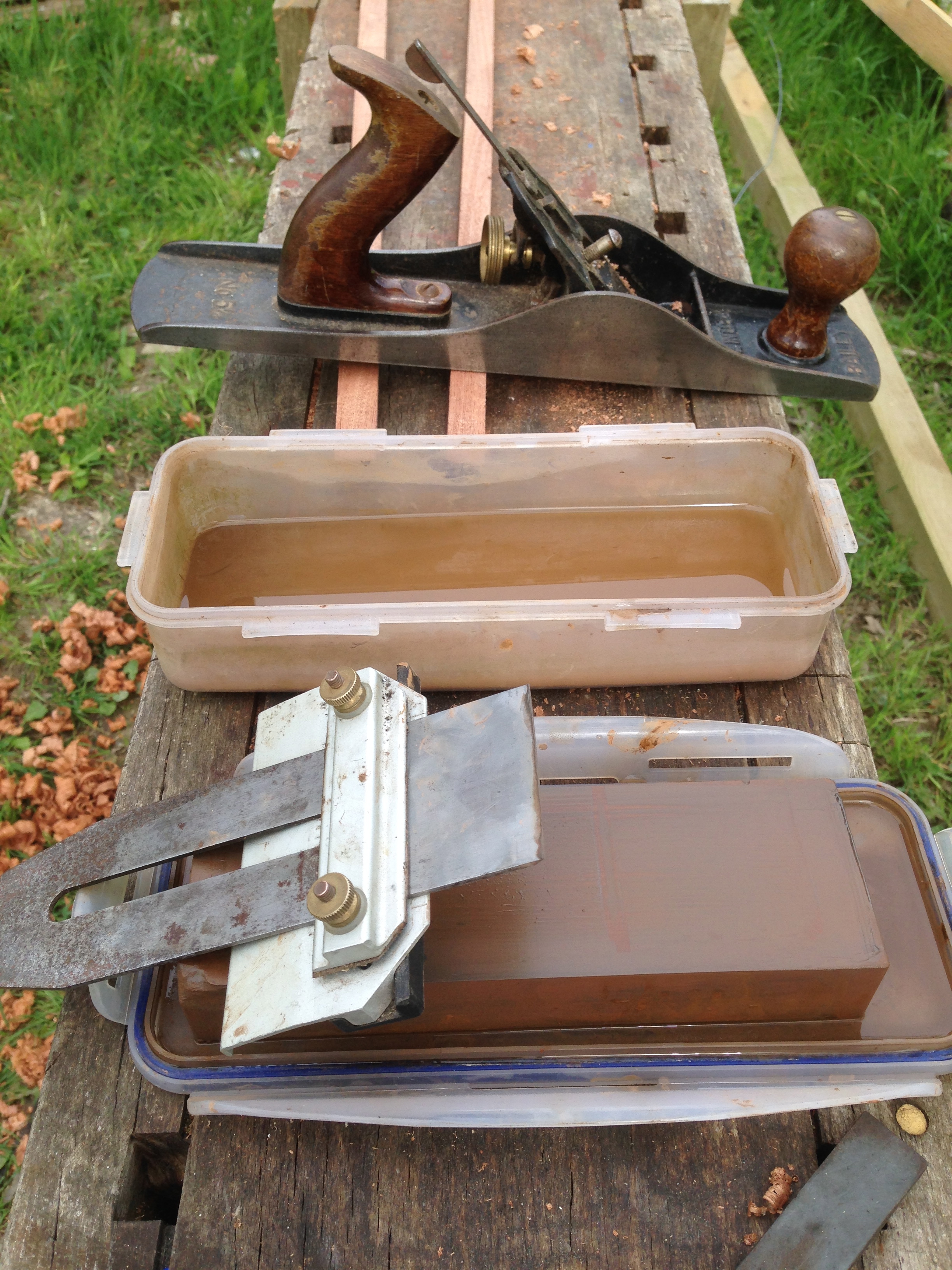 Keeping the blade honed